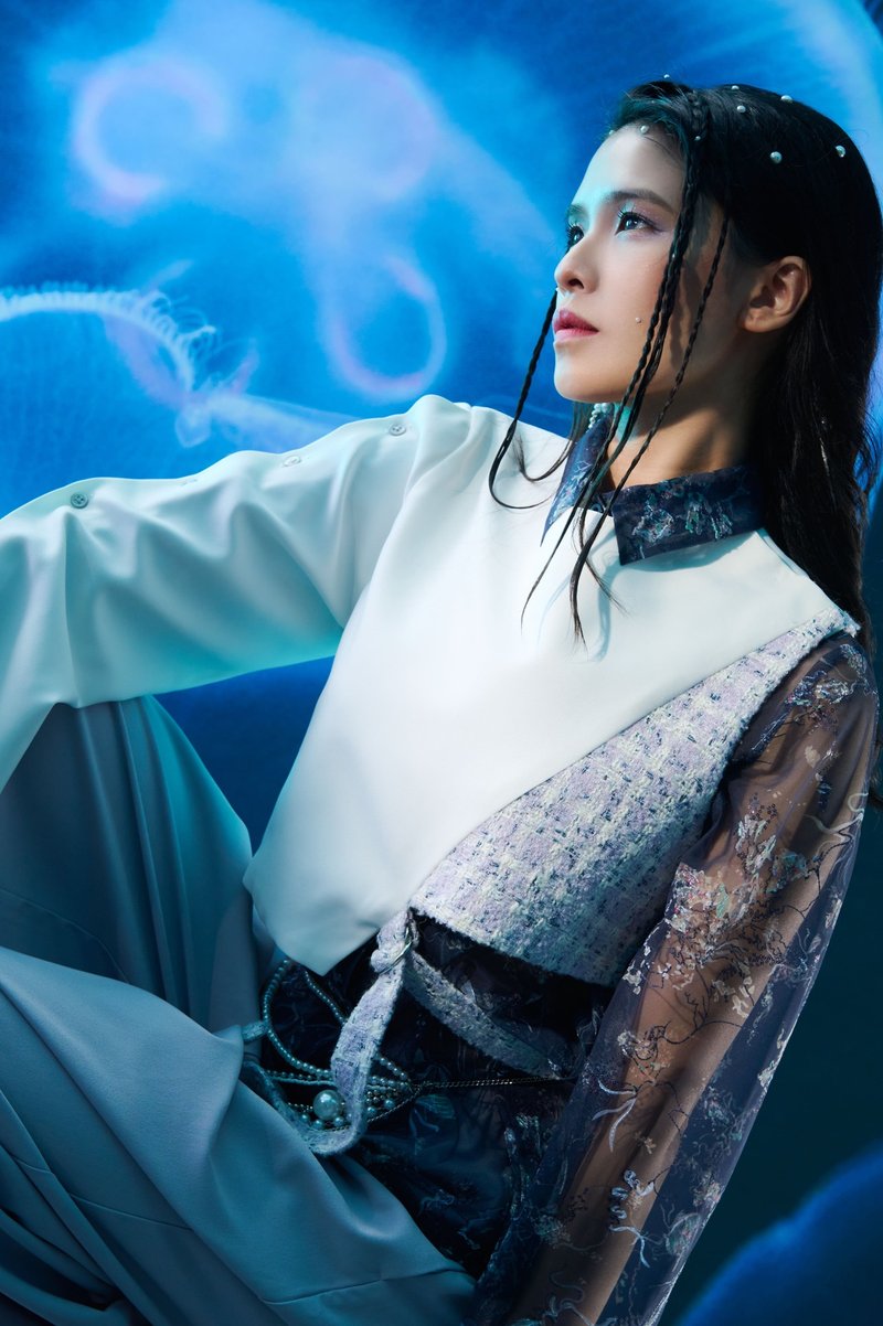 不对称单袖上衣 - 白&浅紫 - 女装上衣 - 聚酯纤维 白色