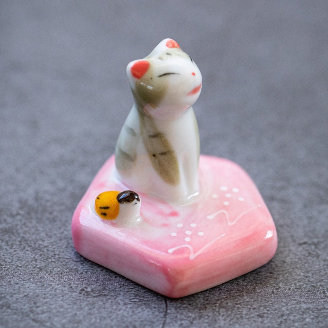 diseno Living 陶瓷线香香座 - 樱花猫灰色 - 香薰/精油/线香 - 其他材质 多色