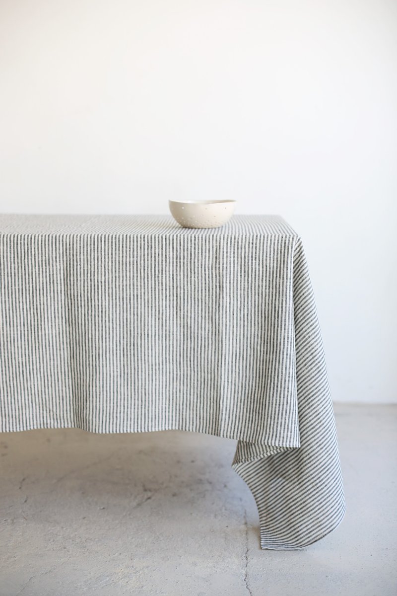 Black striped linen tablecloth handmade from stonewashed linen custom size - 餐垫/桌巾 - 亚麻 