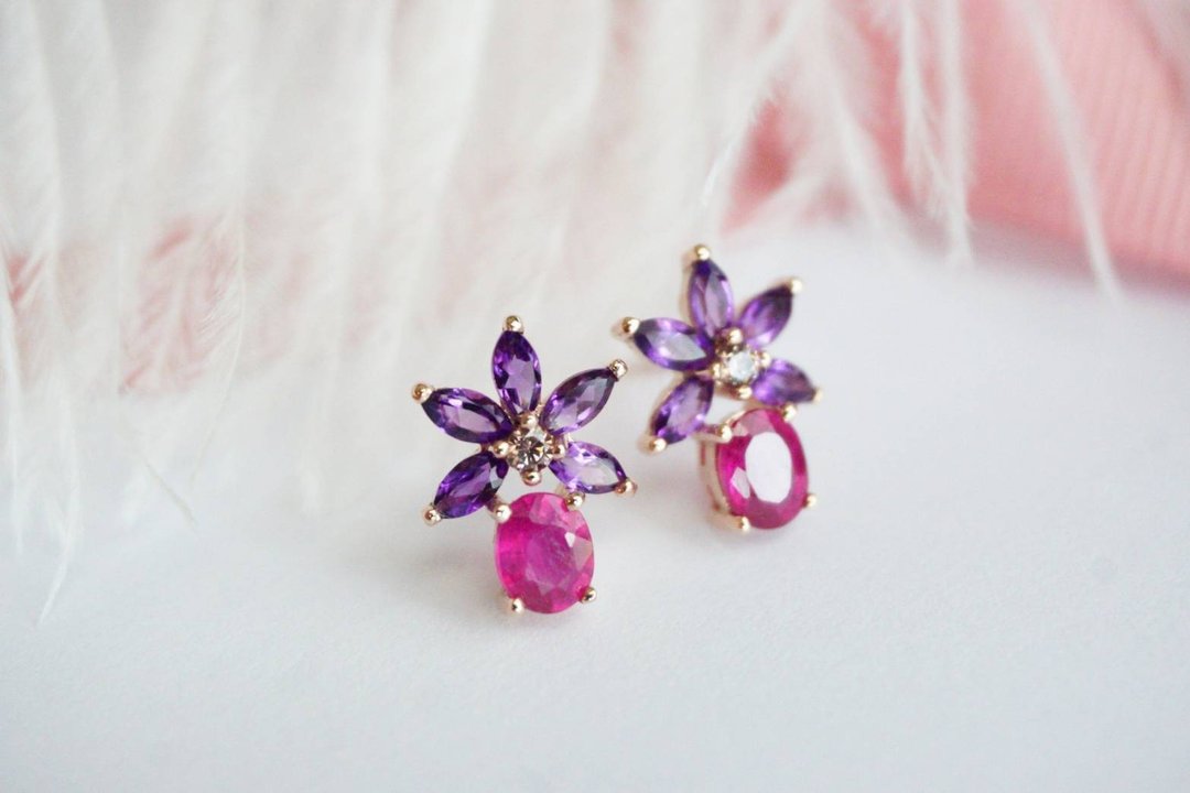 Natural Ruby and Natural Amethyst Stud Earrings Silver 925 with rose gold plated - 耳环/耳夹 - 纯银 红色