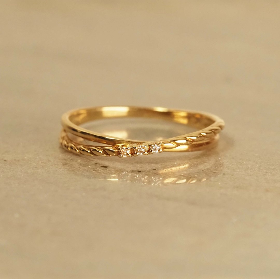 Diamond Twisted Ring | 钻石扭纹戒指 | 18K 黄金 - 戒指 - 贵金属 金色