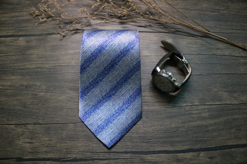 蓝色斜条纹商务真丝领带/正装英伦necktie - 领带/领带夹 - 丝．绢 蓝色