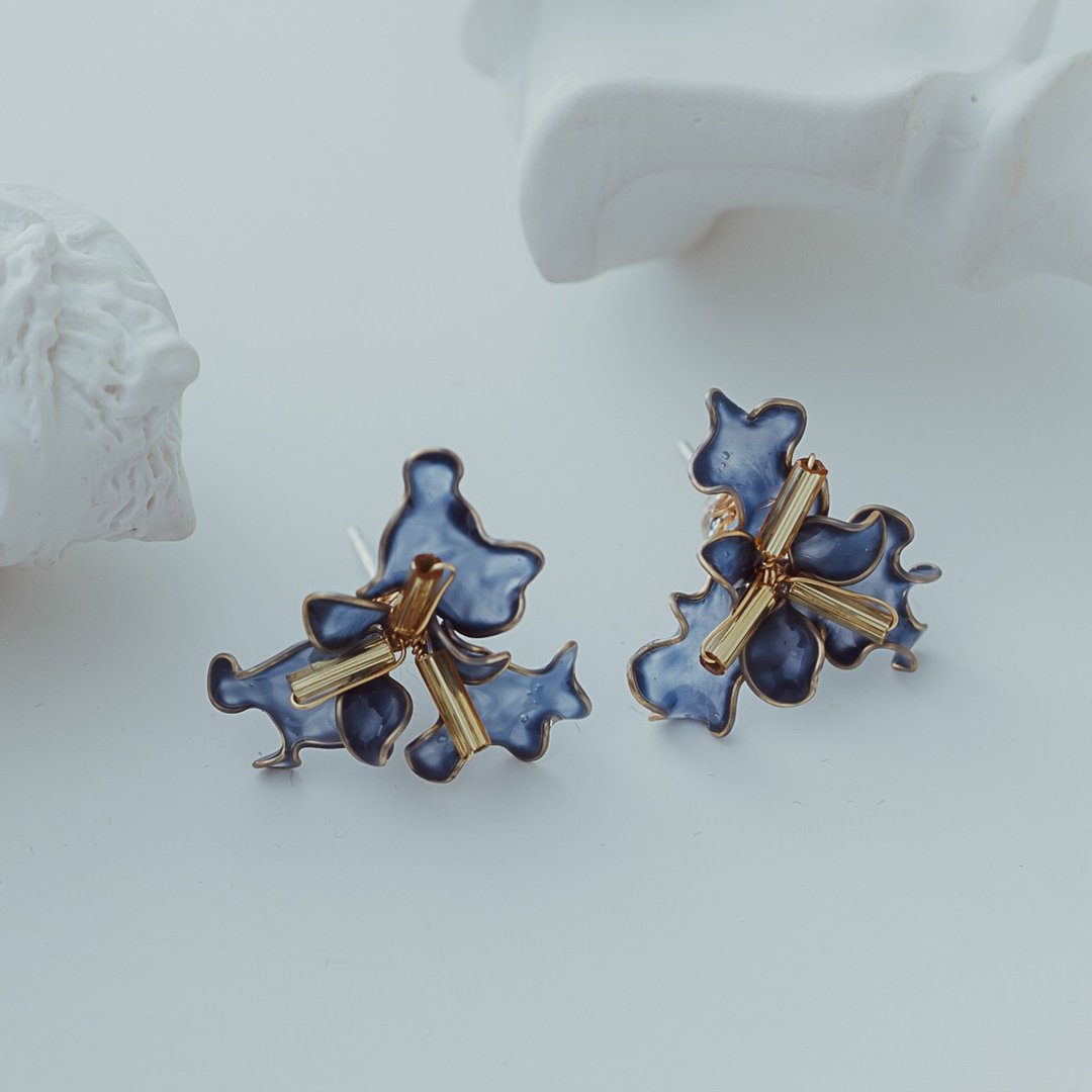 【坚强-神秘蓝】贴耳式耳环 | 水晶花饰品 - 耳环/耳夹 - 树脂 蓝色