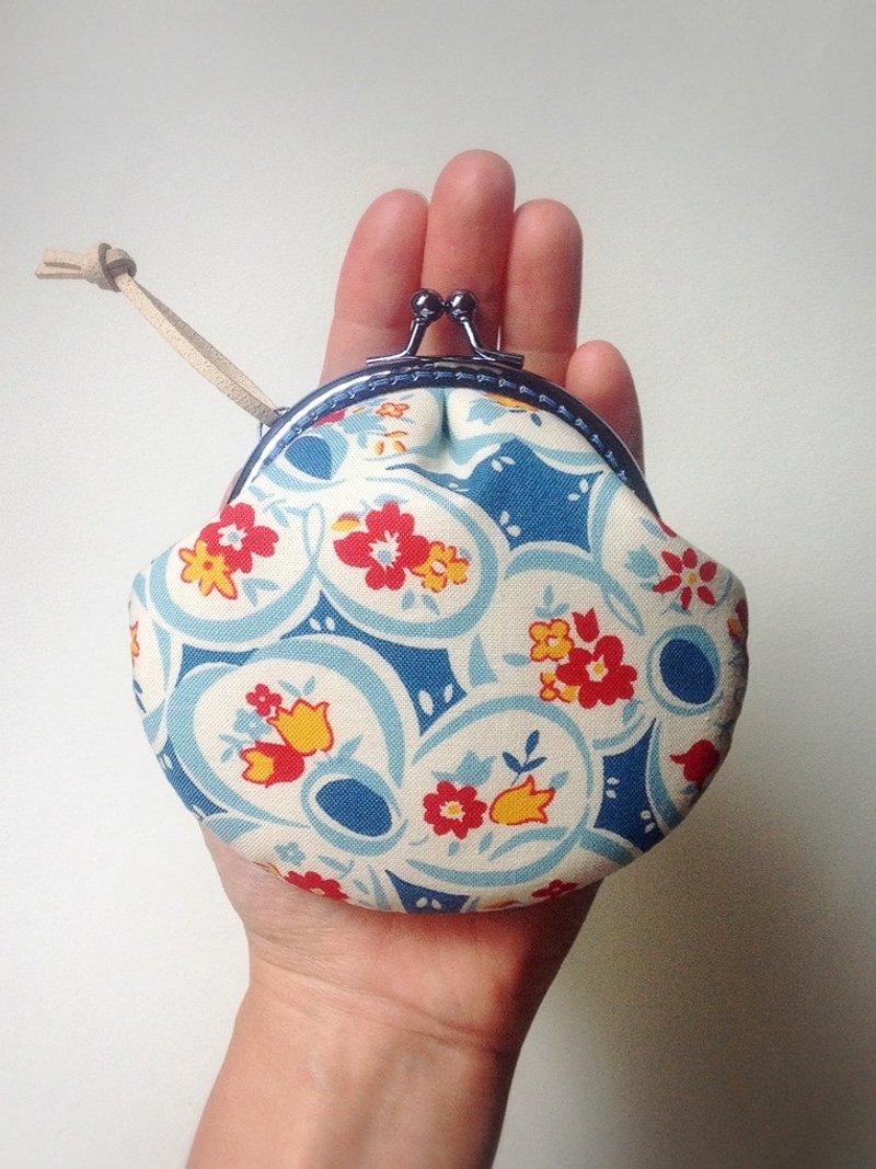 hm2。蓝 旗袍花 贝壳。口金包 - 零钱包 - 棉．麻 蓝色