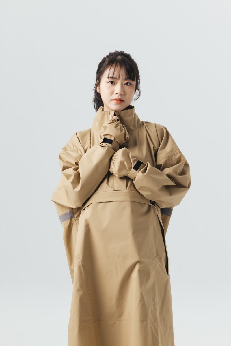 KiU 空气感5秒快穿套头式雨衣 - 卡布奇诺 - 卡其一般尺寸 - 雨伞/雨衣 - 聚酯纤维 卡其色