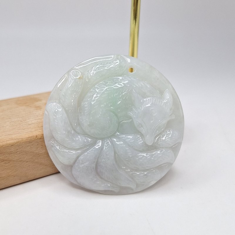 温润薰衣草带绿手工雕刻九尾狐吊坠 |天然缅甸玉A货翡翠 - 项链 - 玉石 