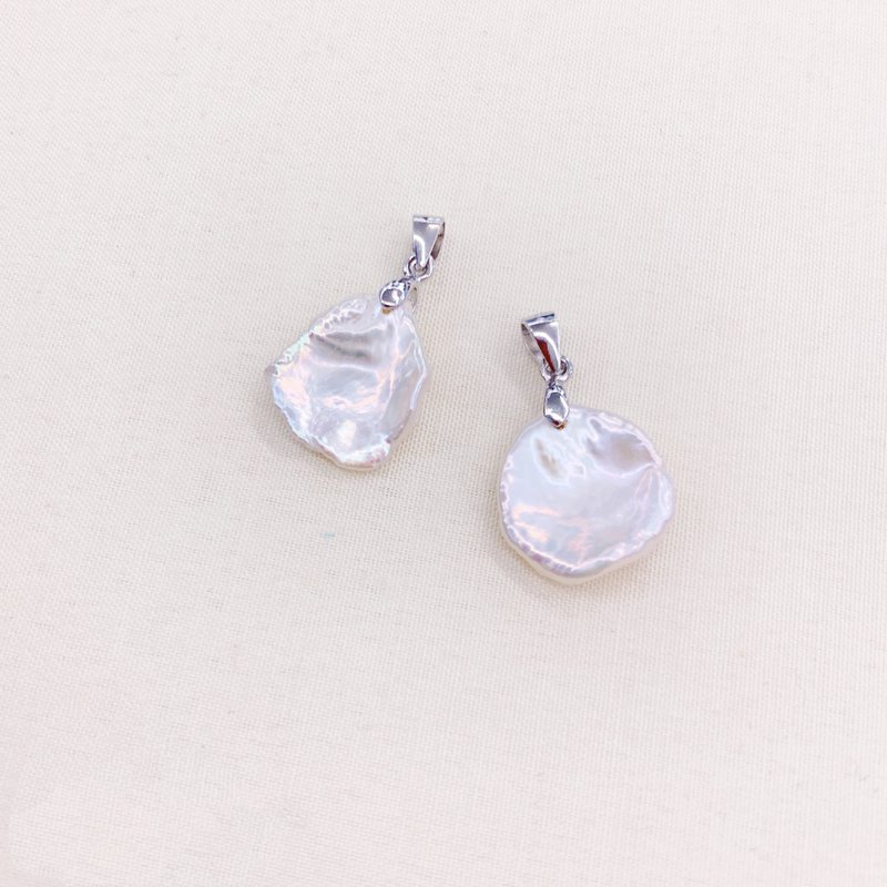 炫彩花瓣形珍珠吊坠 - 项链 - 珍珠 白色