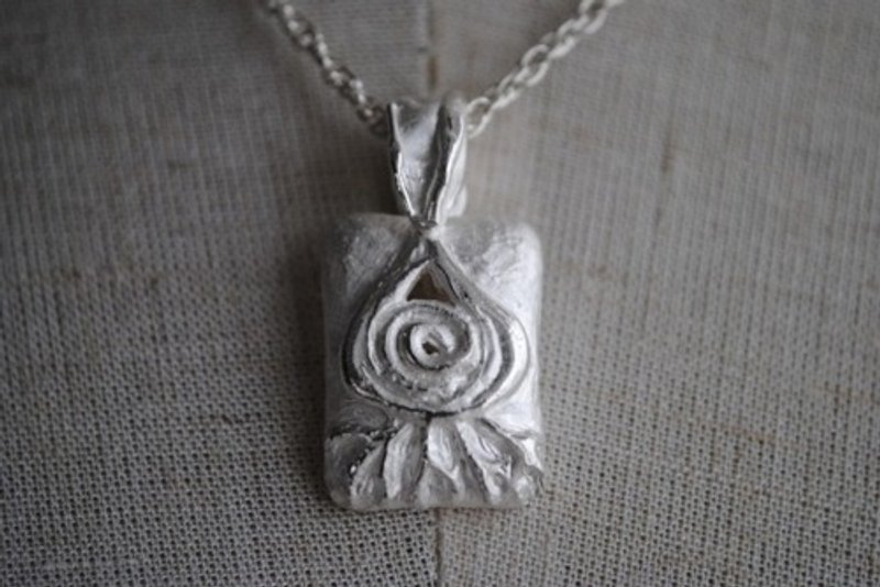 Pinkoi 代购 - 灯泡吊坠（SV链） - 项链 - 其他金属 