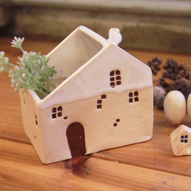 大雪屋 2 【雪中漫步系列 The series of "walking amidst the snow"】 - 花瓶/陶器 - 陶 白色