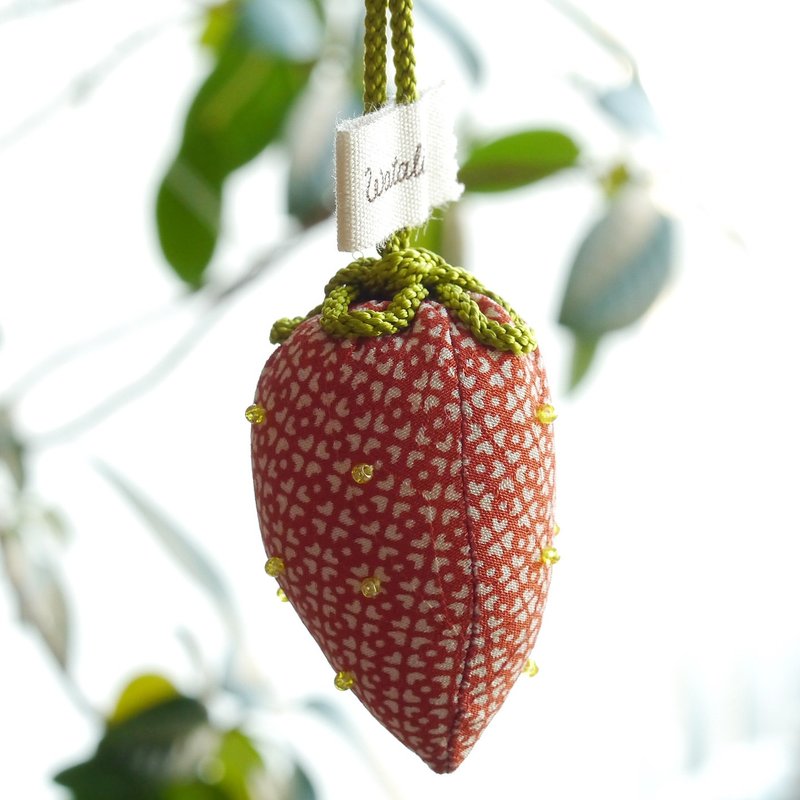 真丝草莓挂饰 | 吉祥花纹少女御守 | WATALIS 日本制 - 挂绳/吊绳 - 丝．绢 红色