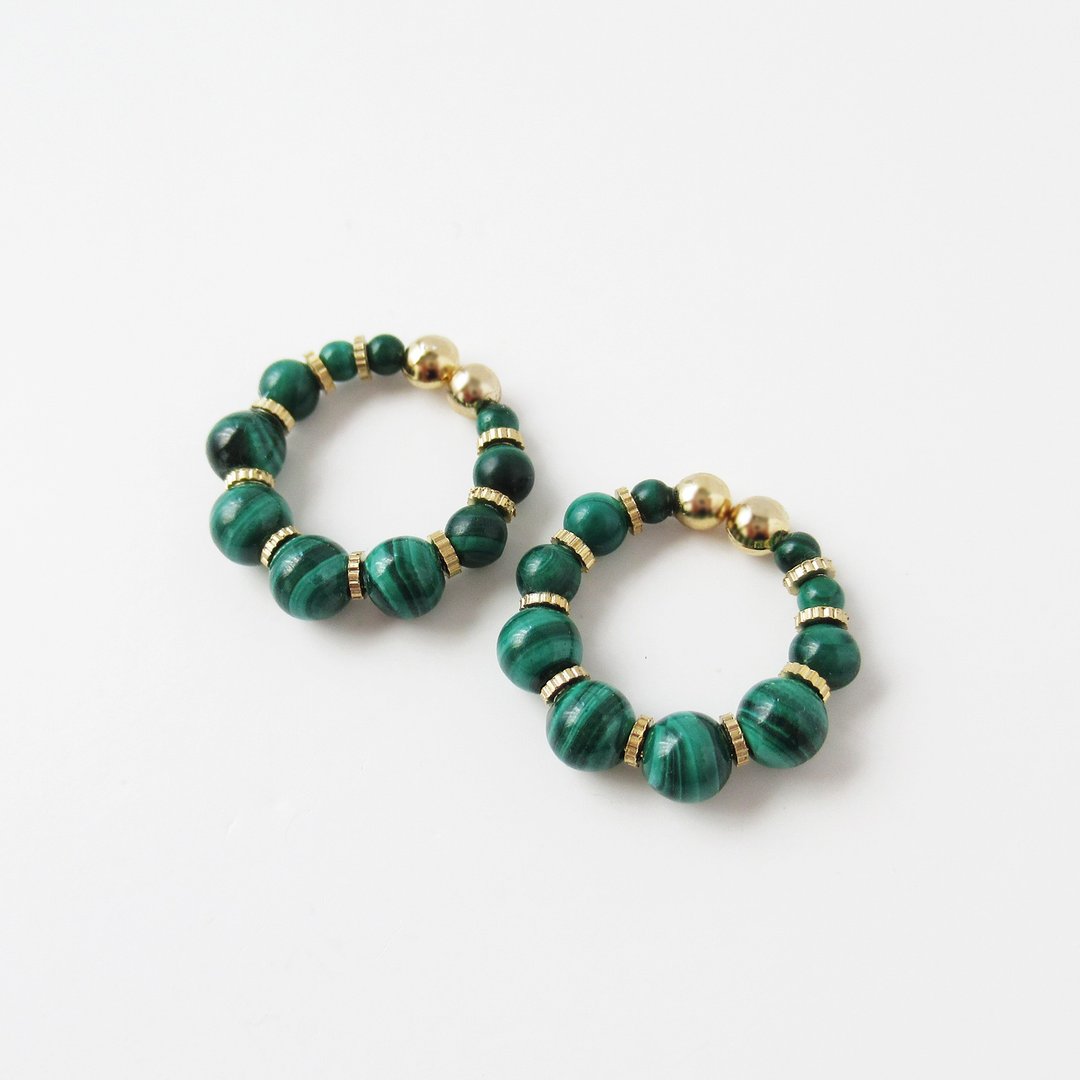 Malachite and metal beads, tiny hoop earrings 夾式耳環 - 耳环/耳夹 - 石头 绿色