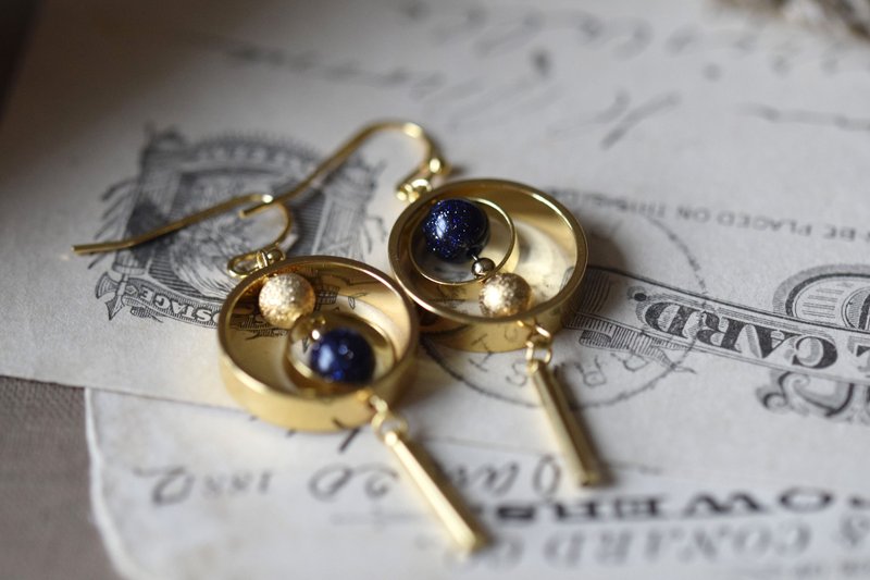 轻珠宝。倒转小星球 蓝砂石 18k镀金耳环/耳夹 - 耳环/耳夹 - 水晶 金色