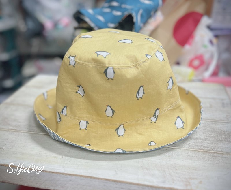 可爱黄色企鹅 蓝色格纹 双面渔夫帽 遮阳帽 - 帽子 - 棉．麻 黄色