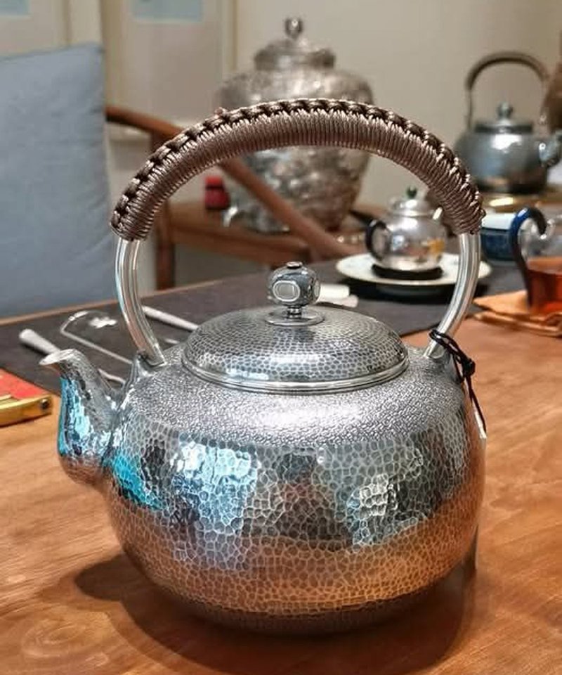 尚幀品大師系列 寸彥同大師手造 磨砂口耳一體純銀壺 1350cc - 茶具/茶杯 - 纯银 