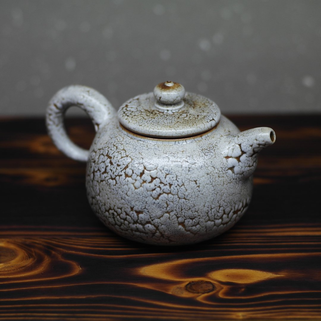 白缩釉 湾嘴 圆身正把茶壶 手作陶艺 茶道具 - 茶具/茶杯 - 陶 白色