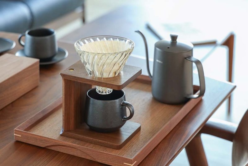 各地的着名工房 kochi 咖啡滤杯架 日本产工艺品 木材 黑胡桃木 - 咖啡壶/周边 - 木头 咖啡色