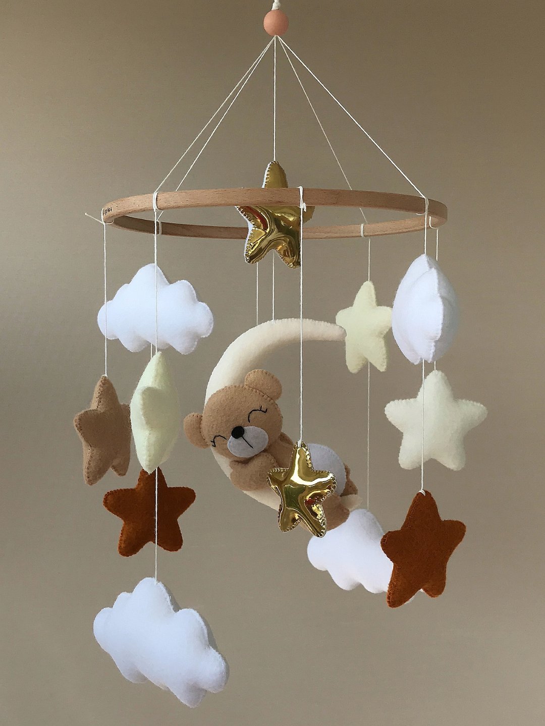 Baby mobile bear for neutral nursery decor. Baby shower pregnancy gift. - 玩具/玩偶 - 其他材质 咖啡色