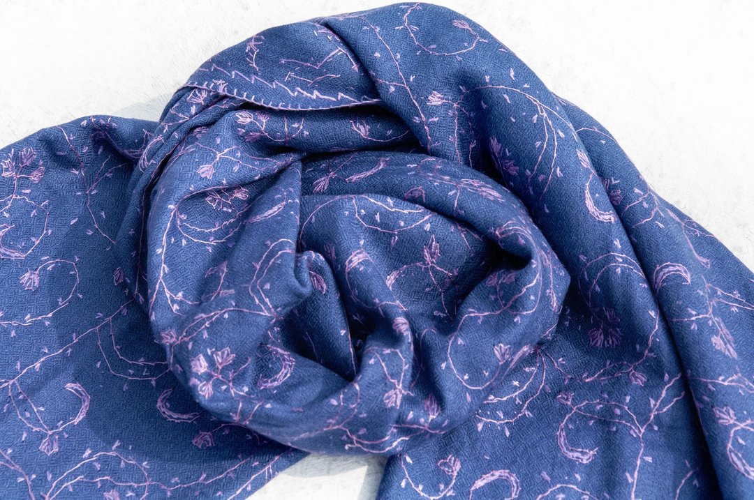 喀什米尔Cashmere/羊绒围巾/纯羊毛围巾披巾/戒指绒披肩-刺绣花朵 - 围巾/披肩 - 羊毛 紫色
