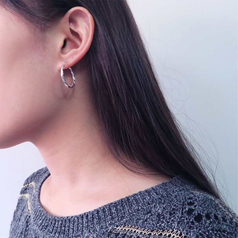 圈式/C型耳环  永恒 方扭圆形 925纯银耳环(大) - 耳环/耳夹 - 纯银 银色