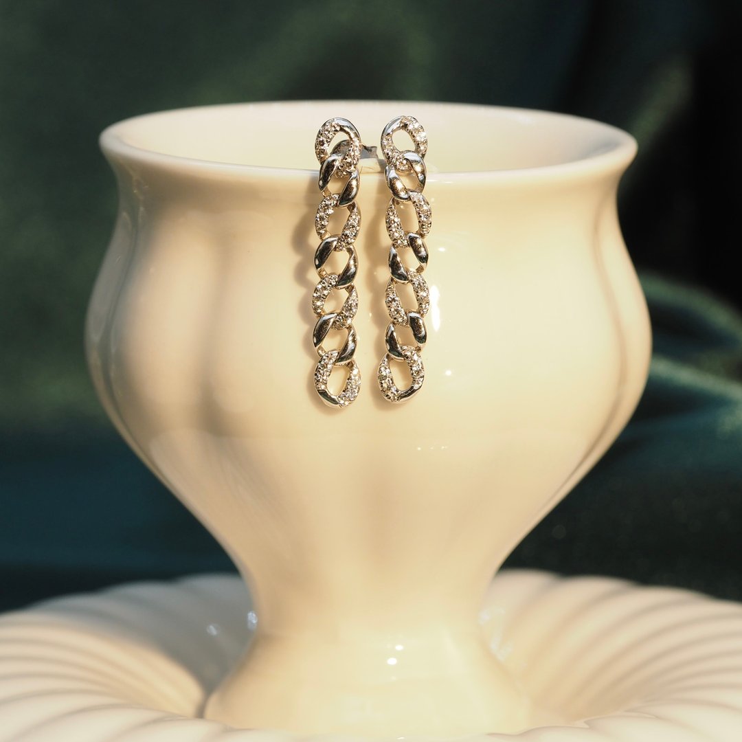 18K金钻石链耳环18K Gold Diamond Link Chain Earrings - 耳环/耳夹 - 贵金属 