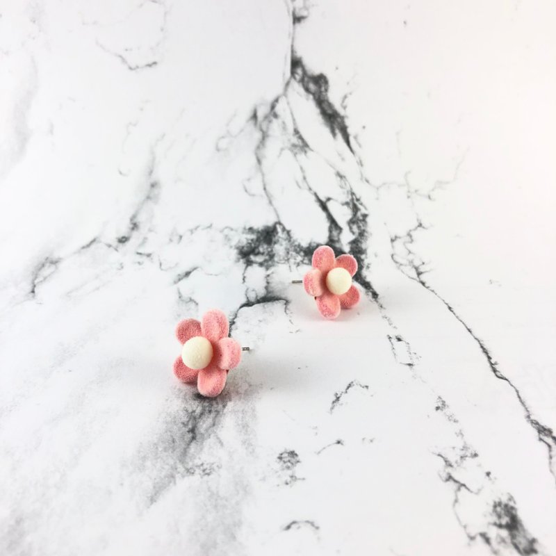 比比趣味严选系列-粉红棉花糖小花耳针 不锈钢耳针 - 耳环/耳夹 - 其他材质 粉红色