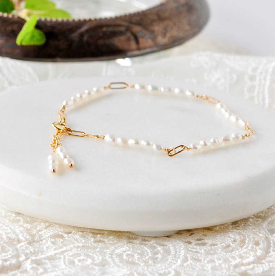 14KGF/white pearl bracelet - 耳环/耳夹 - 宝石 
