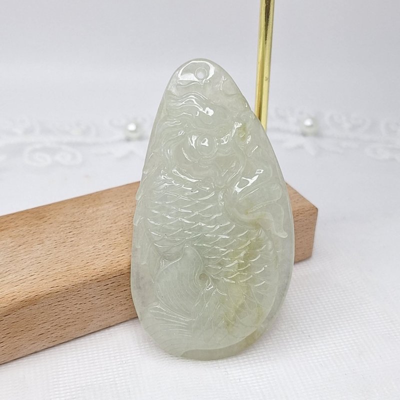 冰润蜂蜜黄底带飃花手工雕刻龙鱼吊坠 |天然缅甸玉A货翡翠 - 项链 - 玉石 