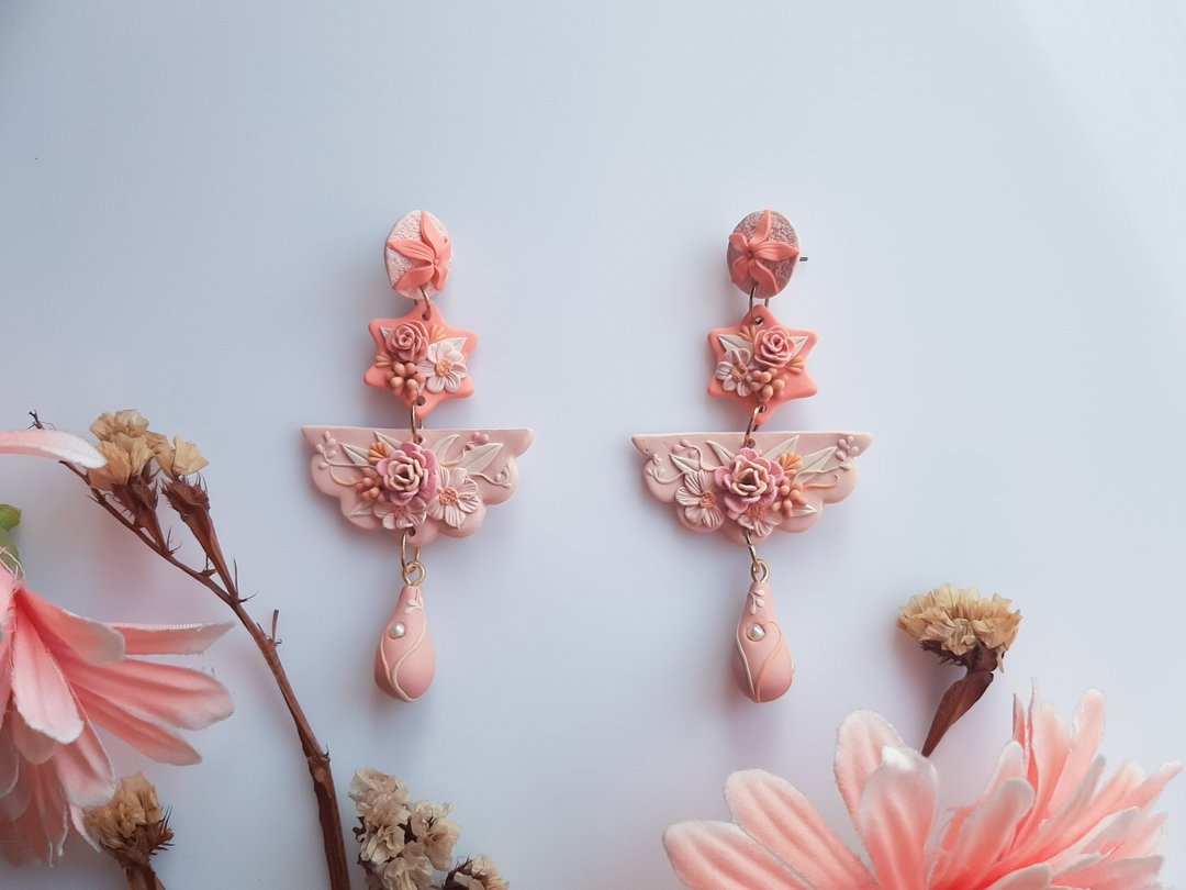 粉色花朵吊坠耳环 独特手工饰品 聚合物粘土耳环 - 耳环/耳夹 - 陶 粉红色