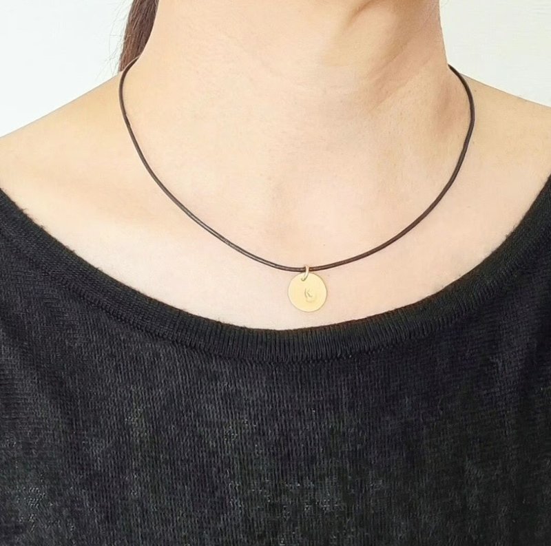 缩写字母饰牌皮革编绳项链 - 项链 - 其他金属 金色