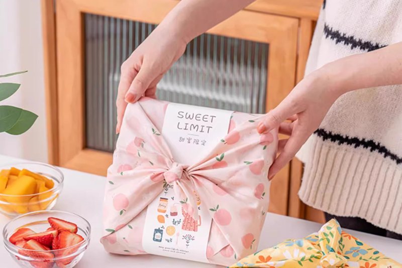 【禾果】小春日和日系包巾综合果干礼盒-粉色水蜜桃-圣诞礼物 - 水果干 - 棉．麻 粉红色