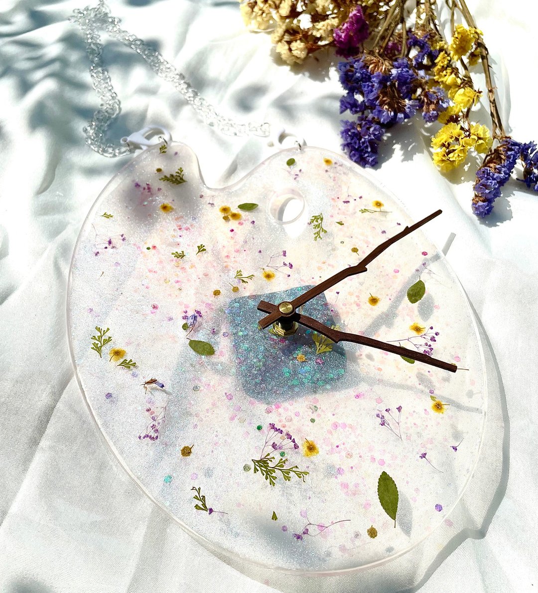 Handmade Resin Hanging Wall Clock.Dried flowers ornament. - 时钟/闹钟 - 树脂 透明