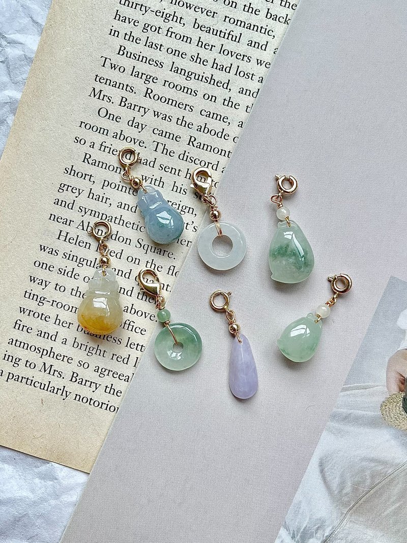 缅甸玉A货翡翠-冰翡翠14k包金随意扣 挂饰 天然石 吊饰 玉 jade - 吊饰 - 玉石 金色