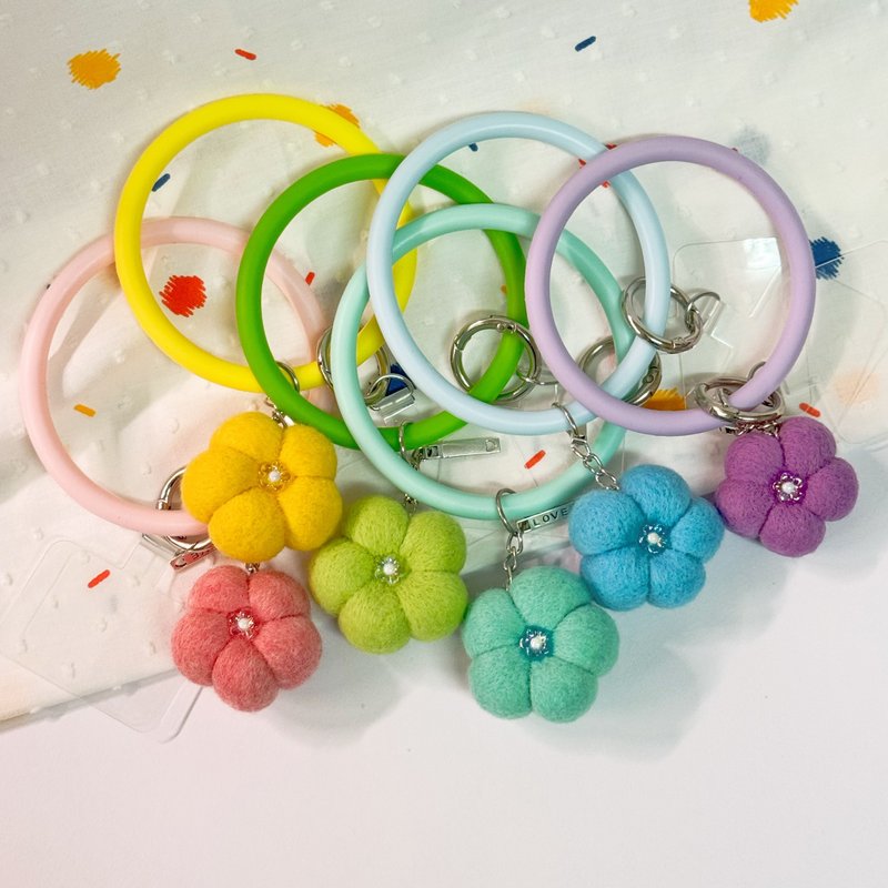 羊毛毡花朵吊饰  马卡龙色系  硅胶圆环手机挂绳 - 挂绳/吊绳 - 羊毛 