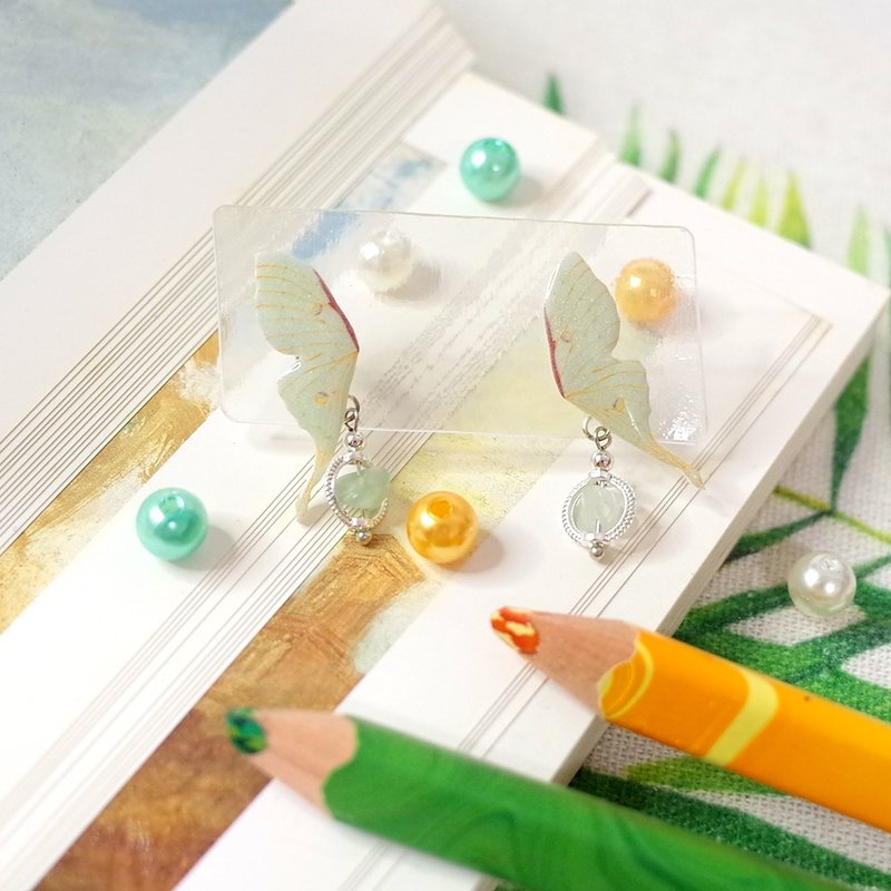 台湾特有种 台湾长尾水青蛾 新山玉 绘画耳环 耳针/耳夹 - 耳环/耳夹 - 防水材质 绿色