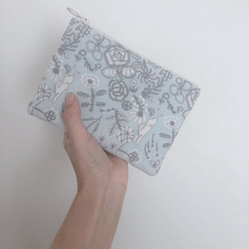 mina perhonen celebrate & mermaid 美丽植物刺绣 收纳包 - 化妆包/杂物包 - 棉．麻 蓝色