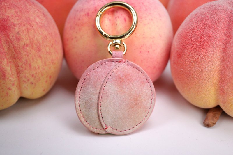 Peach key chain to the touch Bag charm Made of cowhide - 钥匙链/钥匙包 - 真皮 粉红色
