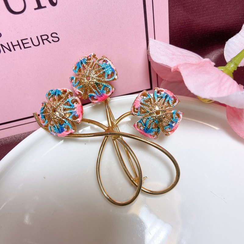 【西洋古董饰品】别致灯笼篓空彩珐琅工艺打结花束别针胸针胸章 - 徽章/别针 - 贵金属 多色