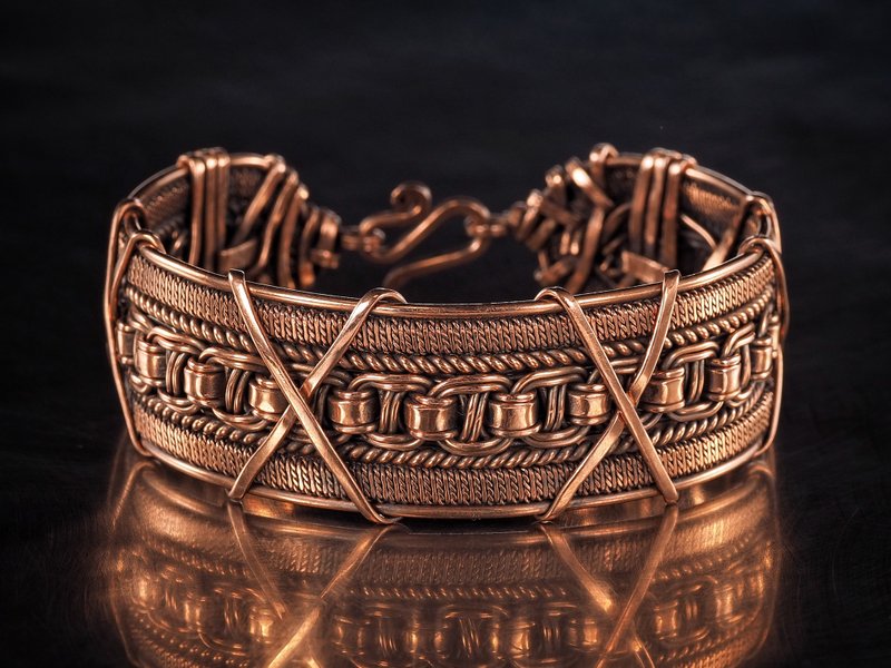 铜手镯。 作者手工。 时尚手链。 精致的风格。钢丝编织。艺术。 - 手链/手环 - 铜/黄铜 金色