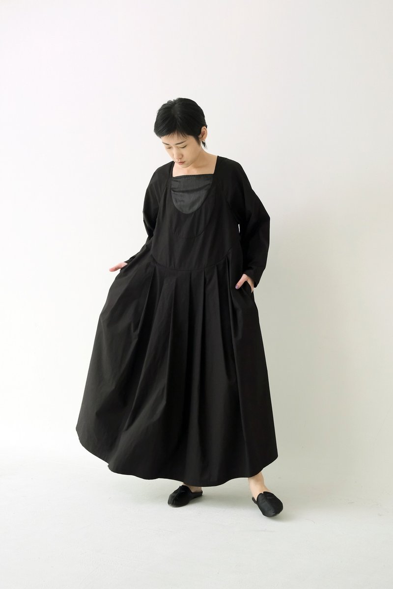 川 衣 WEAR BEING  琵琶袖袈裟百折洋装  黑 - 洋装/连衣裙 - 棉．麻 黑色