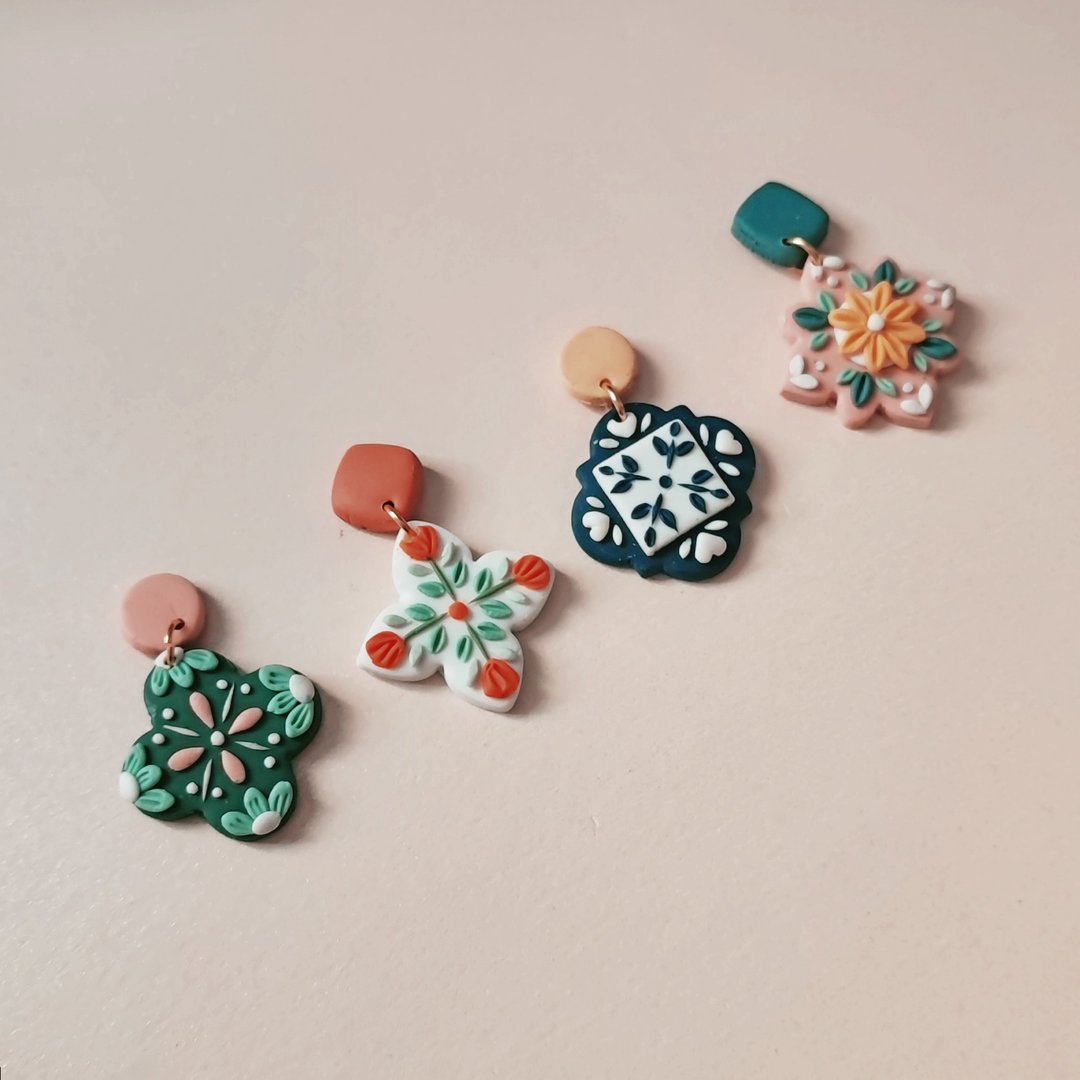 bi tile//四叶草形花砖手工软陶耳环 - 耳环/耳夹 - 粘土 多色