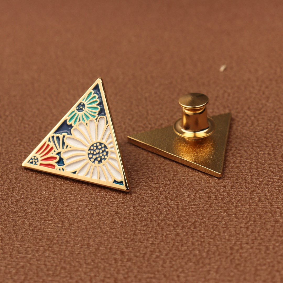 小雏菊徽章新款西装胸针高档女款镀金复古日系小香风胸花 - 胸针 - 其他金属 多色