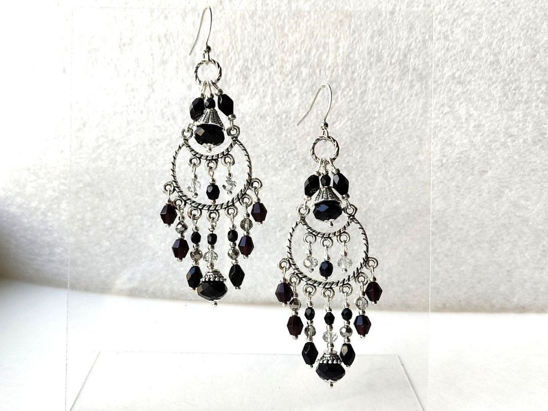 Black crystal chandler earrings boho earrings dangle earrings long Gothic - 耳环/耳夹 - 玻璃 黑色