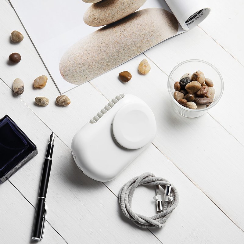 Airmate艾美特 USB日系挂脖/桌立充电风扇(白) - 电扇 - 塑料 白色