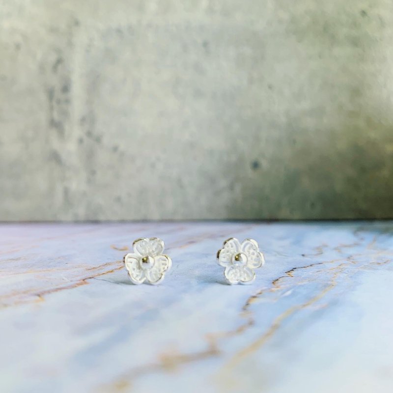 925纯银 / 镂空可爱 • 小三瓣花 花耳针 - 耳环/耳夹 - 纯银 银色