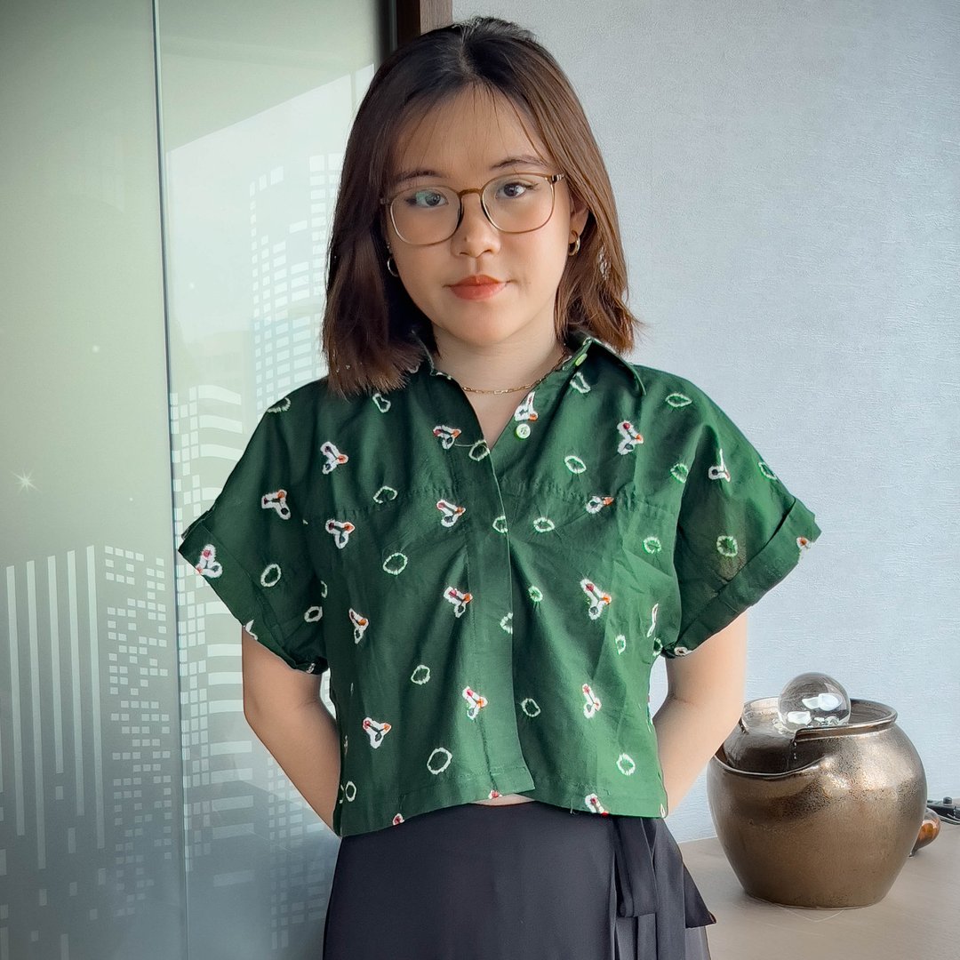 印尼蜡染可爱少女风短版衬衫 PUPUT - 深墨绿 - PUP001 - 女装上衣 - 棉 绿色