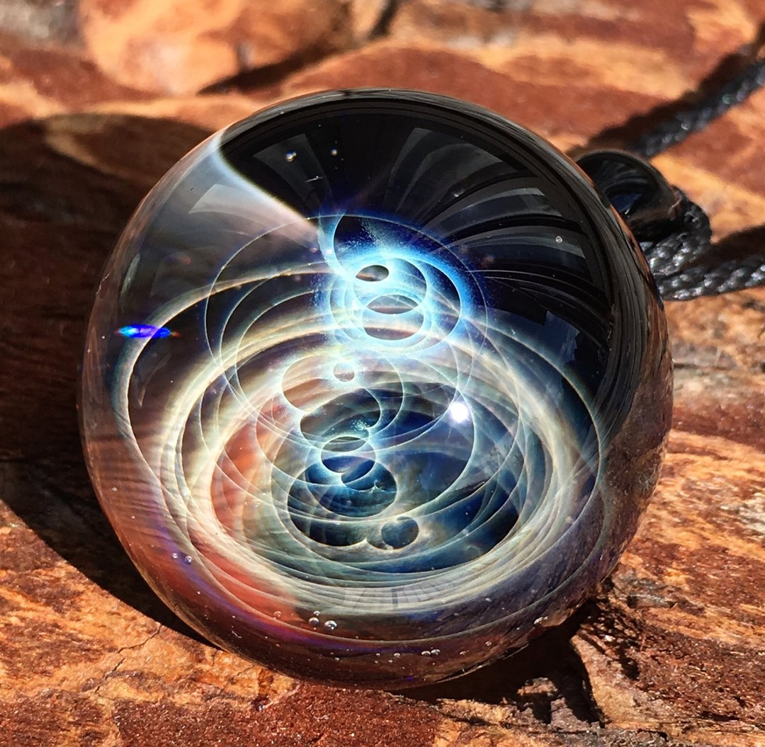 boroccus宇宙漩涡银河实心设计耐热玻璃吊坠 - 项链 - 玻璃 黑色