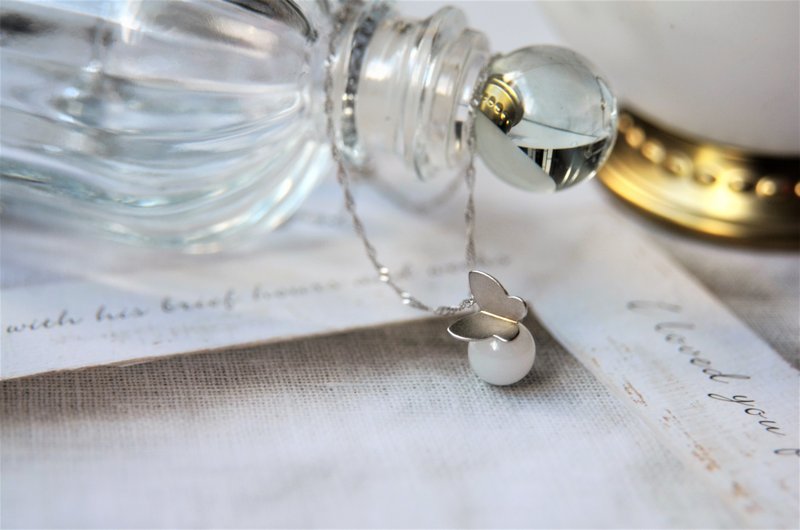 翩翩起舞 - 925银母乳饰品项链 - 项链 - 银 金色