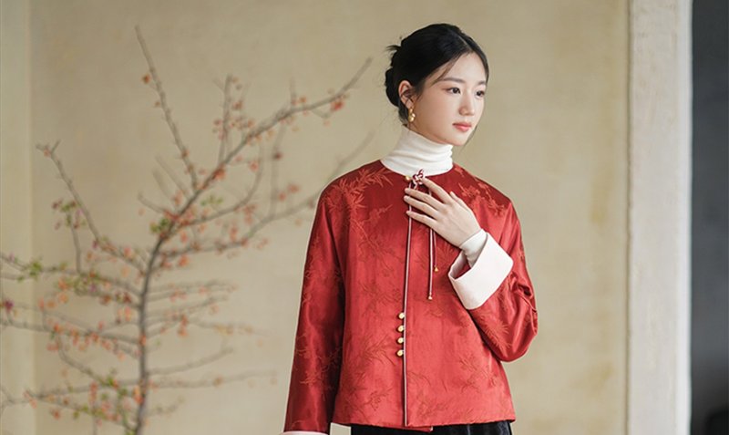 新中式中國風 拜年人丝提花盘扣棉服外套 - 女装上衣 - 丝．绢 红色