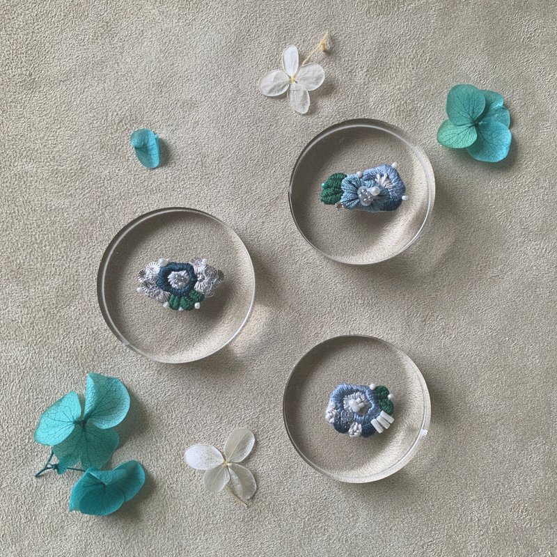 | 茷 | 耳针/耳夹 | 单只 | pattern B | 手刺绣初夏蓝系耳环 - 耳环/耳夹 - 绣线 蓝色