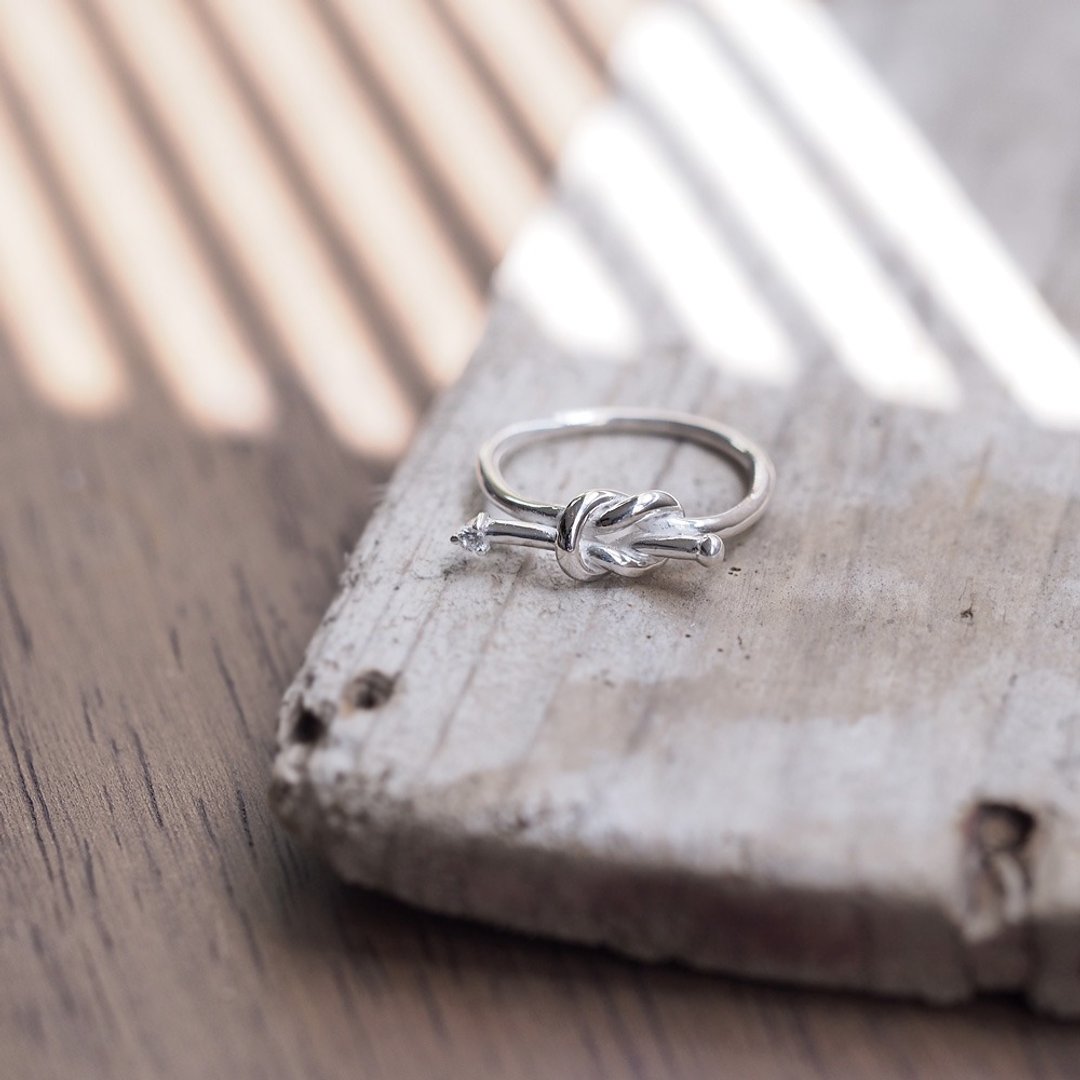 White knot ring Silver 925 - 戒指 - 其他金属 白色